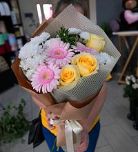 Букет цветов из:  Герберы, Розы и Хризантемы в Грушевском