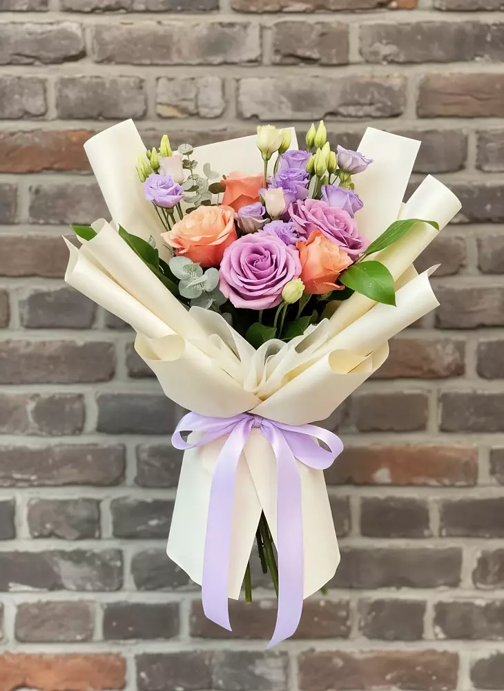 Букет цветов из: Лизиантусы и Розы в Грушевском