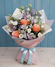 Букет цветов из:  Лизиантусы, Розы, Альстромерии и Гипсофила в Грушевском