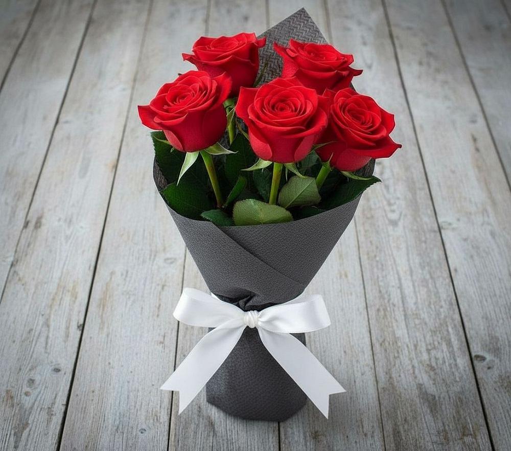 Букет 5 Красных роз Эдлесс Лав в Грушевском