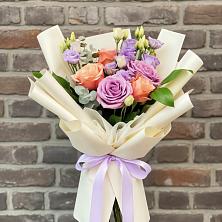 Букет цветов из:  Лизиантусы и Розы в Грушевском