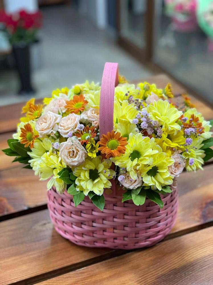 Цветочная композиция из Хризантемы и Розы в корзине в Грушевском